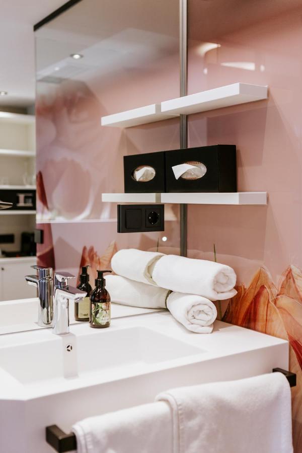 Art-Inn Design Self-Check-In-Hotel Linz Buitenkant foto